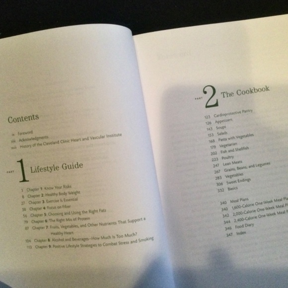 Cleveland Clinic Healthy Heart Cookbook - Picture 3 of 3